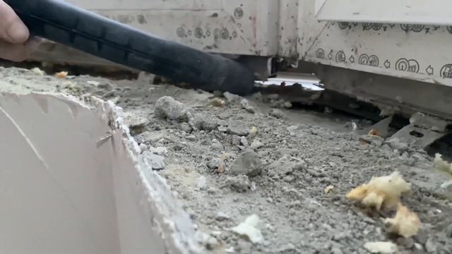 Восстановление пенного шва на окнах.