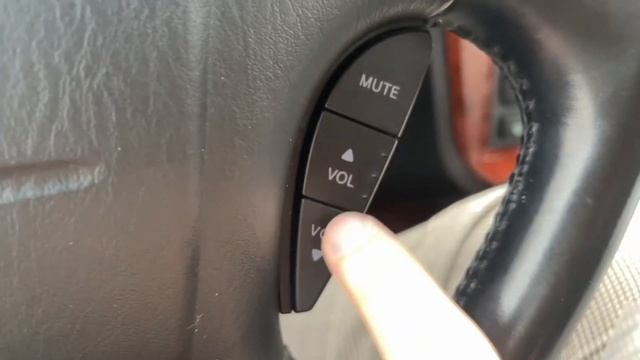 Два вида штатных кнопок мультируля Sonata EF смотреть онлайн