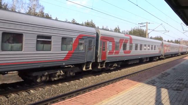 Электровоз ЭП1М-536 с пассажирским поездом