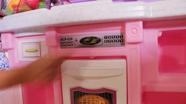 Wendy Pretend Play with Purple Kitchen Toy смотреть онлайн