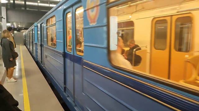 «Парад поездов на БКЛ» Еж3 на станции Кунцевская (81-710/Ем508Т). смотреть онлайн