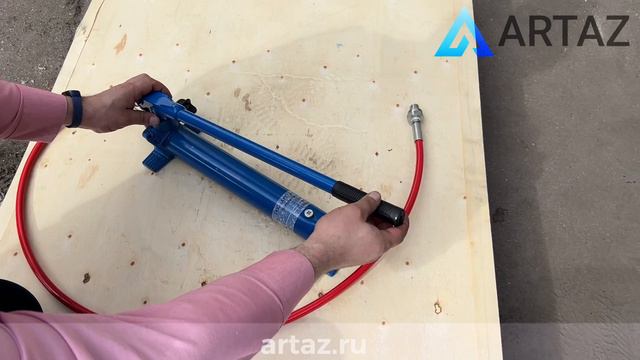 Насос гидравлический ручной объемом 1,5 литра до 700 бар РГН -1.5 смотреть онлайн