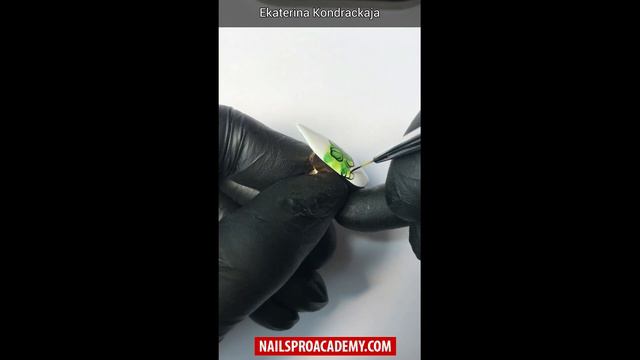Alcohol Ink Nail Art Flowers Tutorial смотреть онлайн