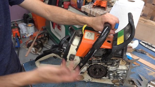 Chainsaw Oil Pump Gear Replacement (Stihl 044 046 MS440 MS460) смотреть онлайн