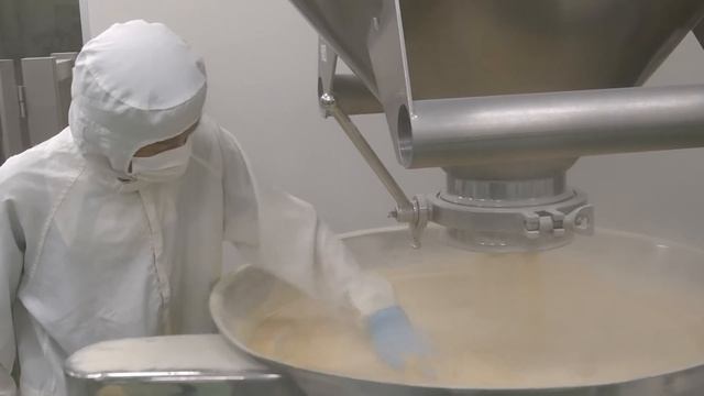 ローヤルゼリーを大量生産するプロセス。日本一の養蜂場。 смотреть онлайн