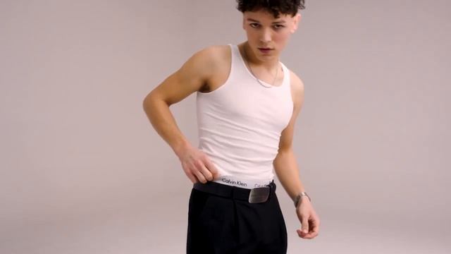 #CalvinKlein Guide: How To Style Our Classic Denim, Modern Cotton and Monogram Logo | CALVIN KLEIN смотреть онлайн