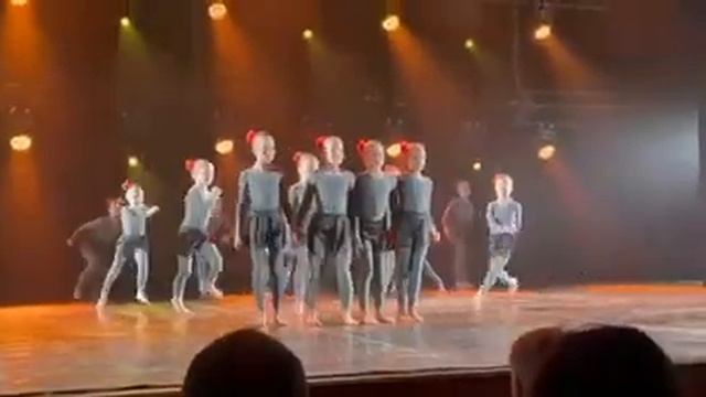 хореографический коллектив Щелкунчик танец Девочка на шаре смотреть онлайн