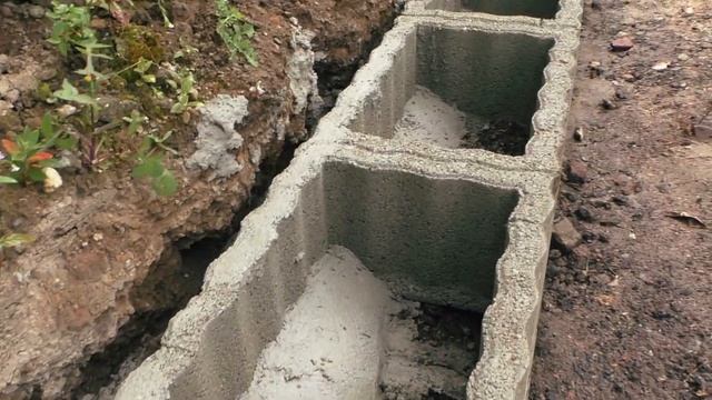 Строим стену из бетонных цветочниц, наблюдаем за живой природой, размышляем о всяком разном смотреть онлайн