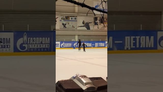 Учимся прыгать Аксель Фигурное катание смотреть онлайн