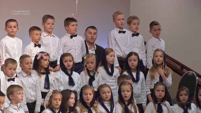 "В яслях маленький Христос" - Детский хор смотреть онлайн