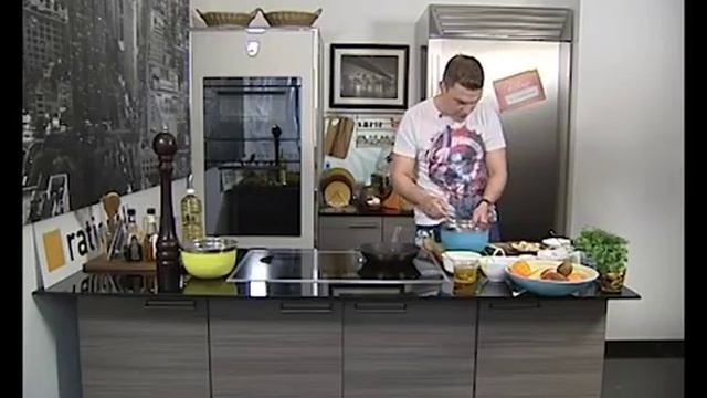 Двор на Субботней: завтрак с Максом. Оладьи