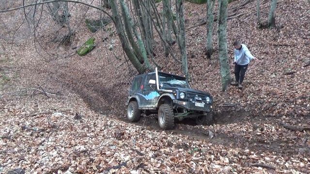 SUZUKI SAMURAI Off Road In The Mud