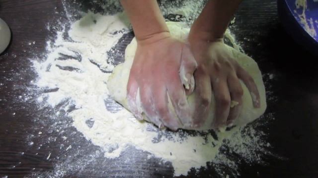 Пельмени на мангале. Пельмени BBQ .Пельмени с тестом с зеленью. смотреть онлайн