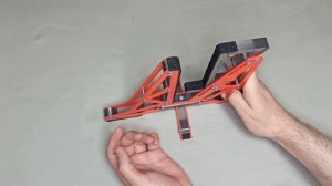 Самозажимной держатель полотна двери для установки дверей и врезки фурнитуры