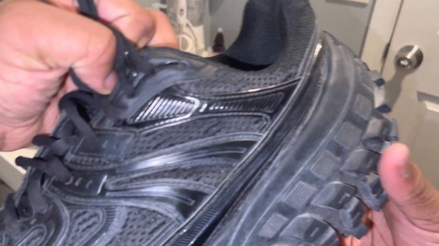 How To Clean Balenciaga 'Defender' Sneaker смотреть онлайн