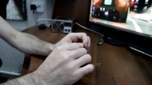 Простенькая схемка подключения светодиода к 1.5 вольтовой батарейке