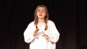 песня «Месяц май»     исполняет  Юля Мишина