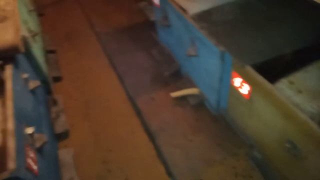 Зимовка пчёлок в зимовнике . ПЕРВАЯ ........ проблемная семья . смотреть онлайн