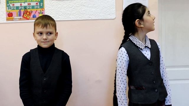 Страна читающая.—«Театральный коллектив "Балаганчик".» читают «Бабушкины сказки» С.А.Есенина смотреть онлайн
