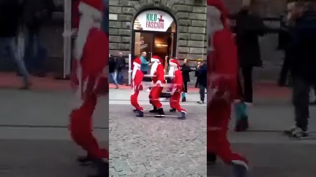Weihnachtsmann am Tanzen смотреть онлайн