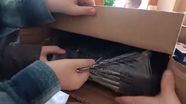 Открываем потерянные посылки по $10! Порадовали ВСЕ находки! Удачная распаковка посылок в Канаде смотреть онлайн