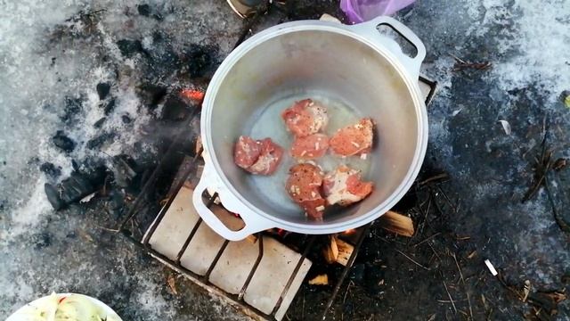 ШАШЛЫК В КАЗАНЕ, В ЛУКОВОМ СОКЕ смотреть онлайн