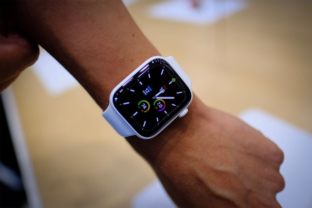 Apple #Watch SE 44mm. Отзыв после 1,5 года ношения на предмет царапин. #apple #AppleWatch #часы #SE смотреть онлайн