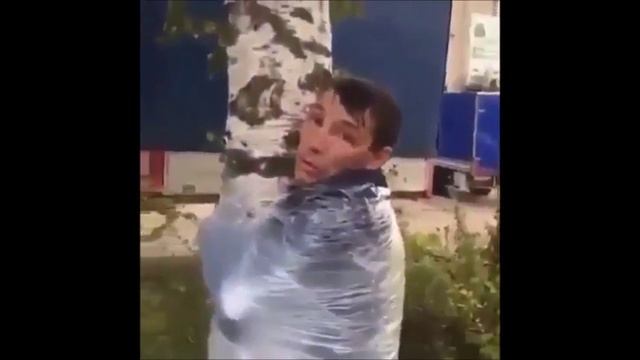 КТО ТО УВИДЕЛ ПЬЯНЫХ НА ЗЕМЛЕ И ПОЖАЛЕЛ. смотреть онлайн
