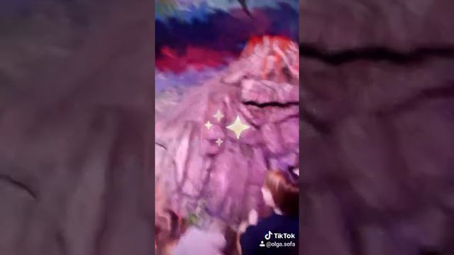 СОНЯ НЕ СПИТ И НАБЛЮДАЕТ, КАК РОЖДАЮТСЯ ДИНОЗАВРЫ🦖 смотреть онлайн