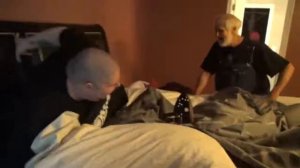 ЗЛОЙ ДЕД РАЗБУДИЛ МАЙКЛА БЕНЗОПИЛОЙ