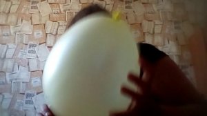 Как прикрепить шарик к стене или потолку без скотча☺️