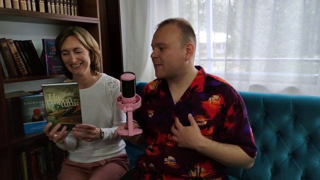 Обзор книжных новинок "Маленький книжный магазинчик в Тегеране", "Снежная девочка", "Настройщик" смотреть онлайн