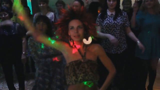 Джаз дэнс команды девушек в банкетном зале Шекспир. Новогодний корпоратив смотреть онлайн