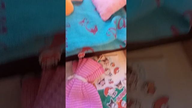 Я купила Кики ноутбук! Убралась в Кикиной комнате наклеила наклейки смотреть онлайн