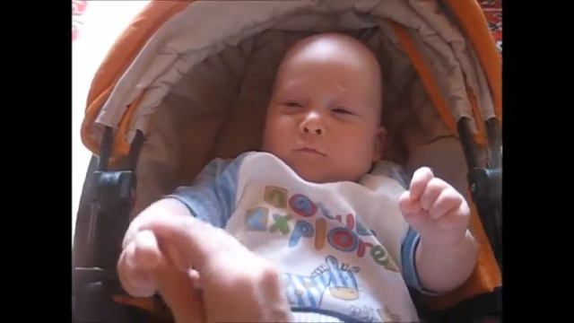 4 месячный малыш подпевает маме смотреть онлайн