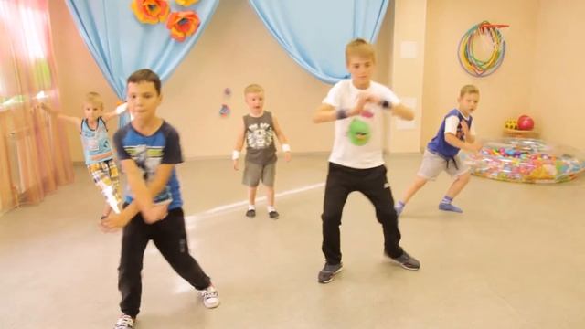 Брейк - данс в детском клубе "Радуга знаний" смотреть онлайн