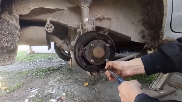 замена тросов ручника Киа Спектра смотреть онлайн