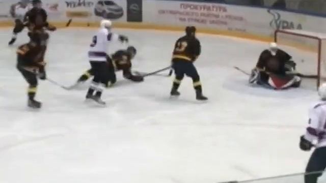 В Рязани по ночам играют в хоккей смотреть онлайн
