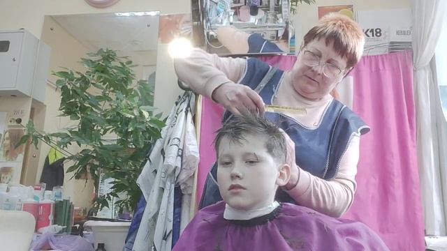 Стрижёмся под Классическую - школьную стрижку смотреть онлайн