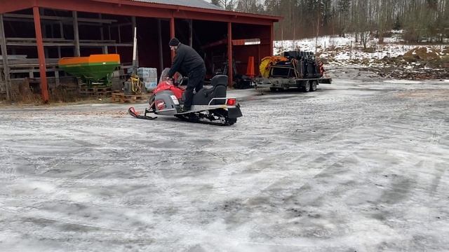 Snöskoter Lynx V-800 смотреть онлайн