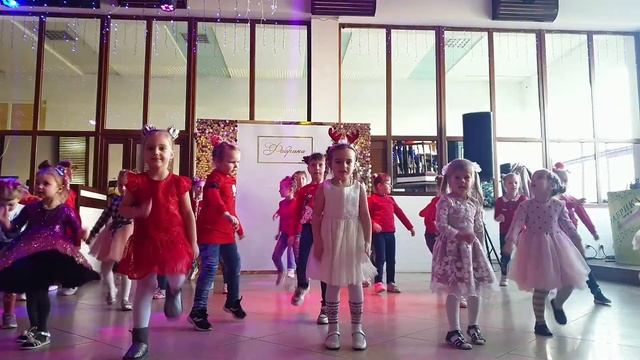 Виступає колектив 