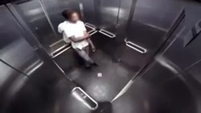 Метеоризм с подливой, пранк в лифте ! смотреть онлайн