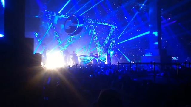 Paul van Dyke - club Space Moscow 04.2015 смотреть онлайн