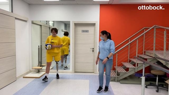 Школа ходьбы на протезе. Тренировка многозадачности, координации и баланса смотреть онлайн