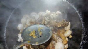 Петух в казане.