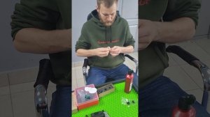 Как наносить холодный клей на клипсы чтобы он не слетал.