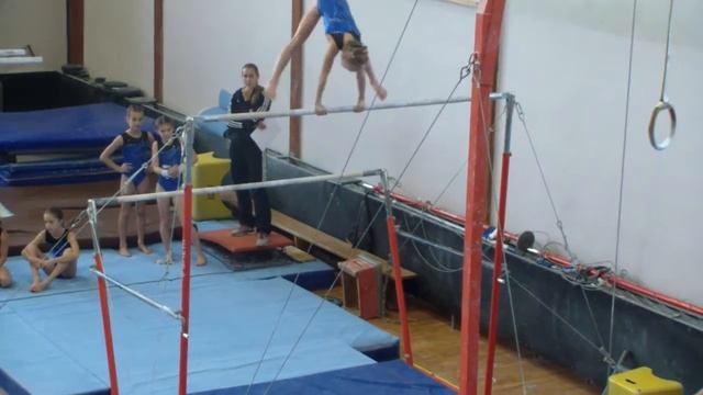 Аня гимнастика, соревнования на протяжении двух лет жизни в Словении... смотреть онлайн