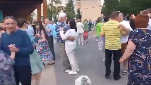 Танцы в парке Победы 10 06 23 смотреть онлайн