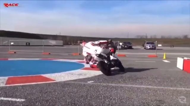 Питбайк на площадке смотреть онлайн