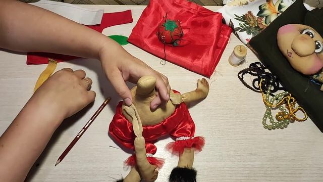 Как сшить текстильную куклу старушку из ткани. Пошаговый мастер класс. Часть 5 @chydecaotkcu смотреть онлайн